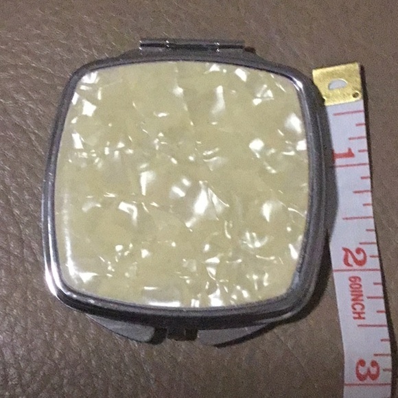 Avon compact wit faux mother of pearl accent set of 2 - Picture 8 of 11